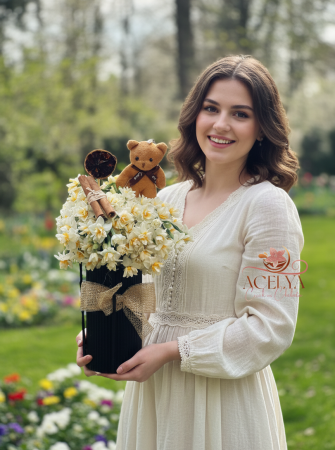 Tarçın & Ayıcık Nergis – Siyah Premium Vazoda